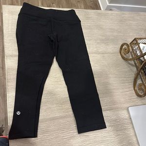 Black crop Lulu lemon size 6